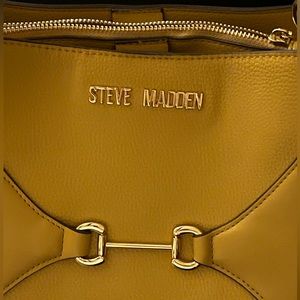 Steve Madden mustard colored medium purse.